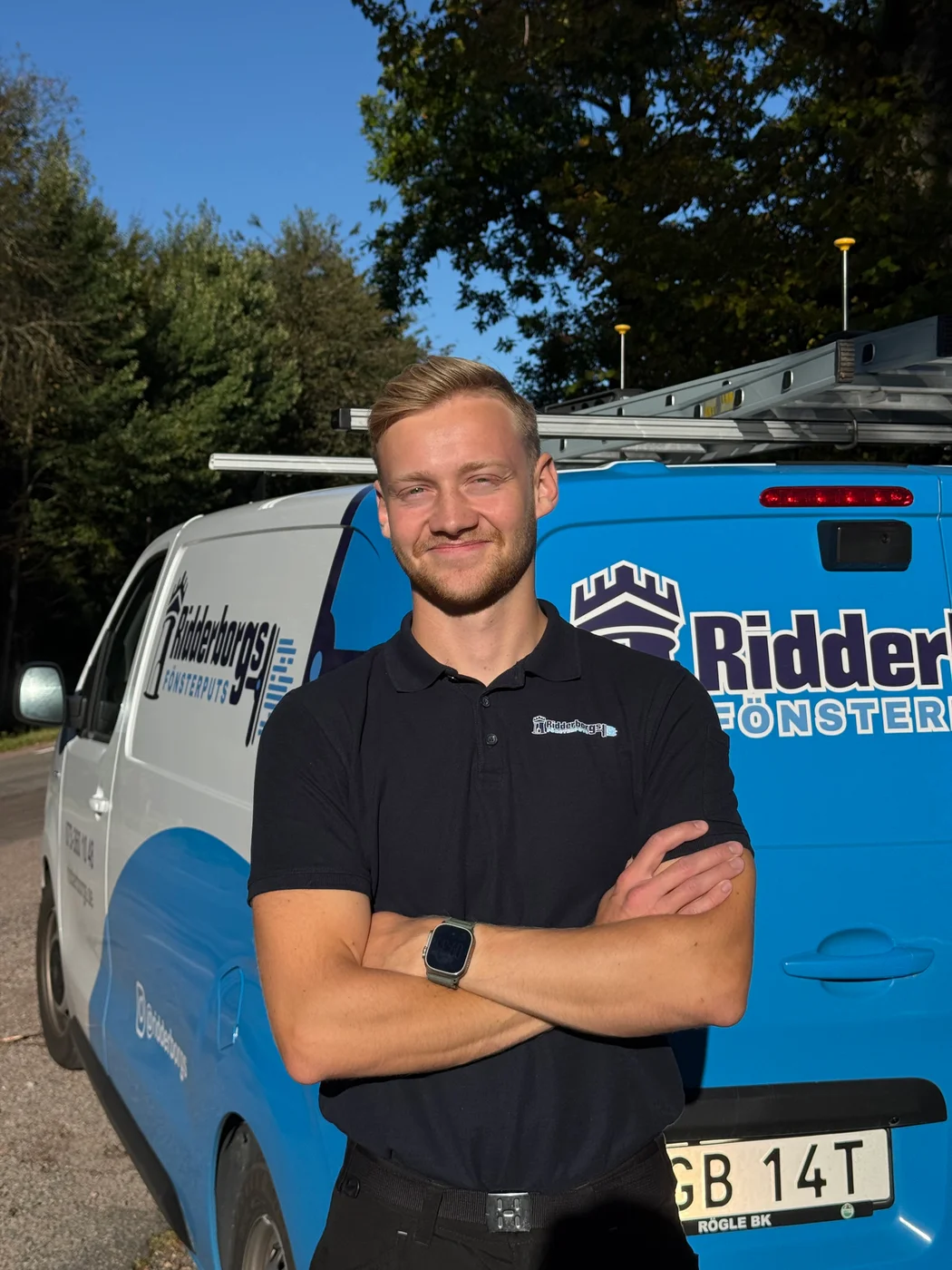 Ludwig framför Ridderborgs servicebil