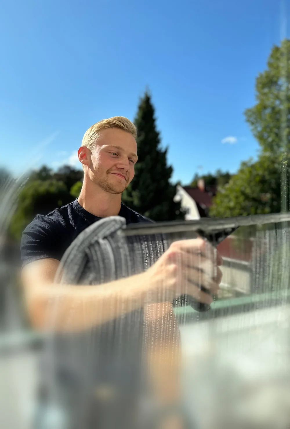 Fönsterputs med tvättpäls och skrapa